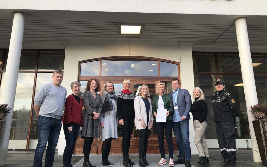 Askøy og Antidoping Norge med samarbeidspartnere trapp foto Dag Folkestad