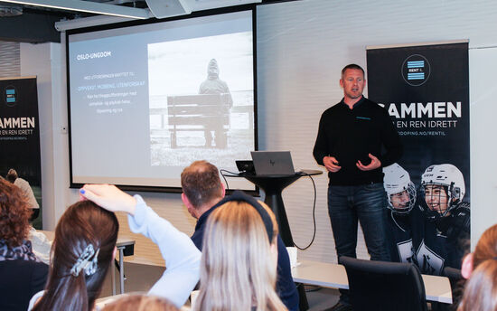 Morten Heierdal holder foredrag på Oslo-seminaret